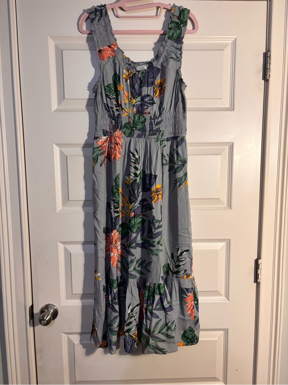 gray patterned midi dress size m